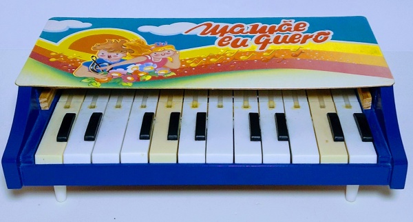 Piano infantil de brinquedo em madeira - Funcionando, m