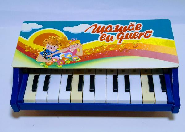 Piano infantil de brinquedo em madeira - Funcionando, m