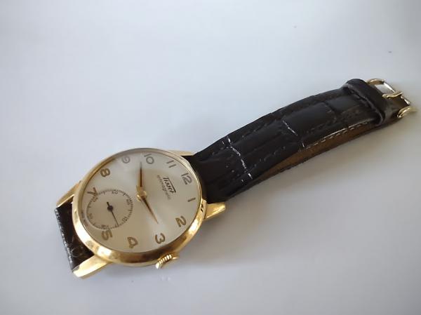 Tissot. Rel gio ano 1943. Destaca se no pulso tanto por