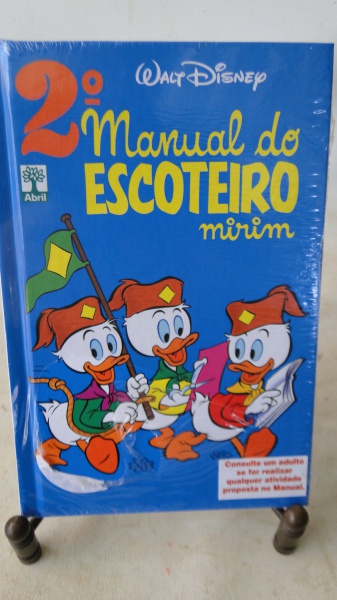 antigo livro capa dura manual do peninha Disney editora