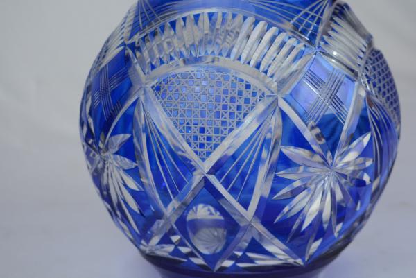 Lindo vaso em cristal Baccarat lapidado na cor azul -med. 34cm