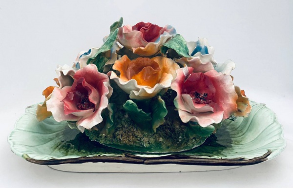 Aparelho de jantar, café e chá de porcelana polonesa Koenigszelt, na cor  branca com pequenas flores - Arremate Arte