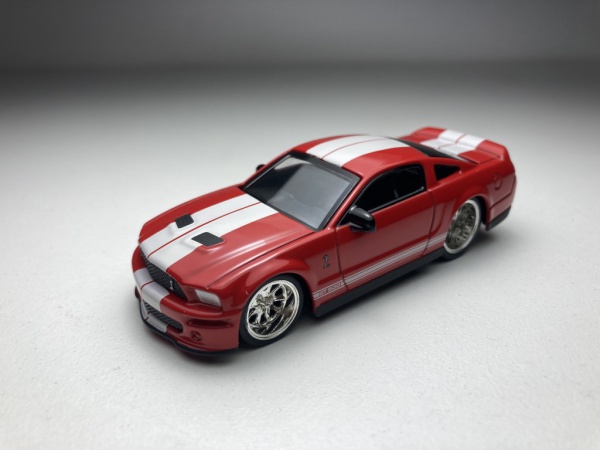 フォード　シェルビー　GT-500 2007 1/24 jada 2007 Ford Mustang Shelby GT500 Vermelho/Branco Jada Toy