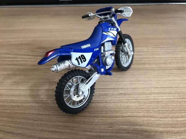 Maisto Moto Yamaha TTR 250 escala 1/18 - Arte em Miniaturas