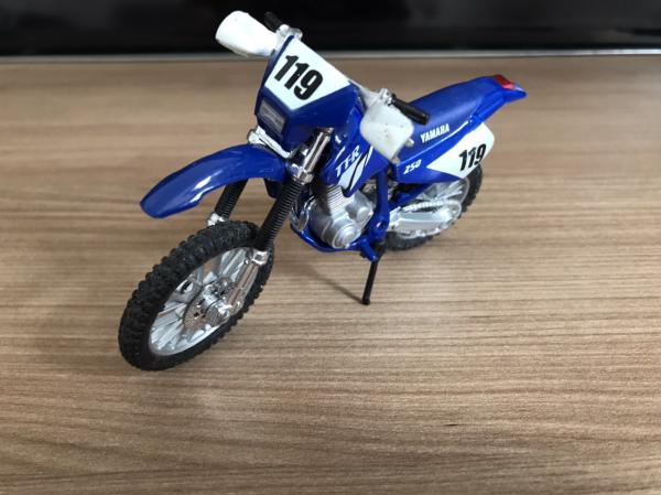 Maisto Moto Yamaha TTR 250 escala 1/18 - Arte em Miniaturas