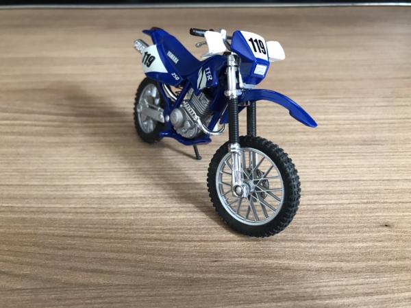 Maisto Moto Yamaha TTR 250 escala 1/18 - Arte em Miniaturas