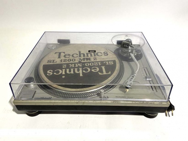 Pick-up Technics Quartz Direct Drive Turntable System -