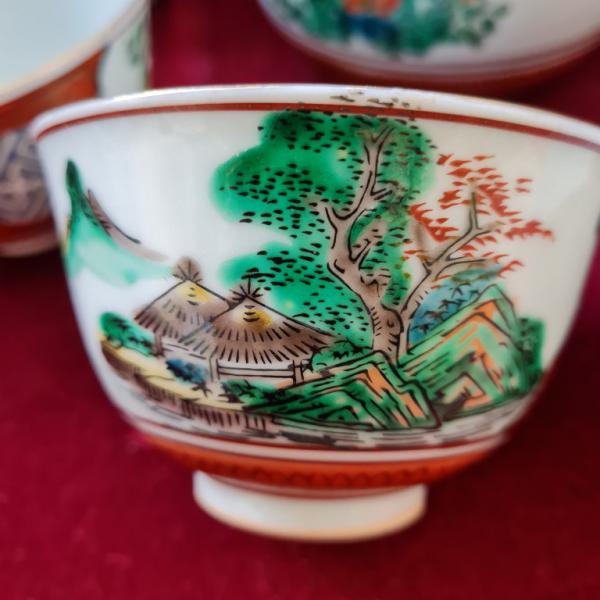 Jogo de chá chinês jade antigo em mesa de madeira criada com ai