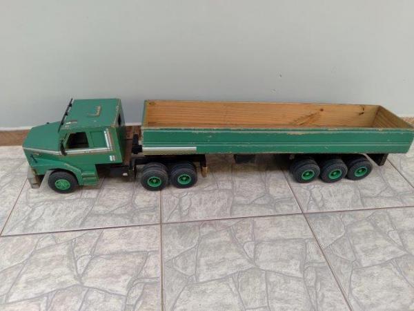 Caminhão de madeira dos anos 80 com mais de 1m de comprimento! 