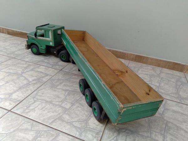Caminhão de madeira dos anos 80 com mais de 1m de comprimento! 