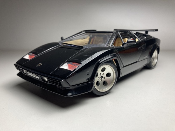 Lamborghini Countach Preta Burago Made in Italy Escala