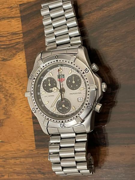 TAG Heuer 2000 Chronograph Professional CE1111 200 meters