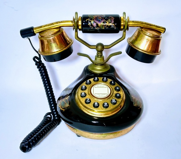 Antigo e lindo telefone de porcelana, metal e baquelite, com linda