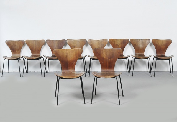 Arne Jacobsen Probjeto 1964 Conjunto com 10 cadeiras