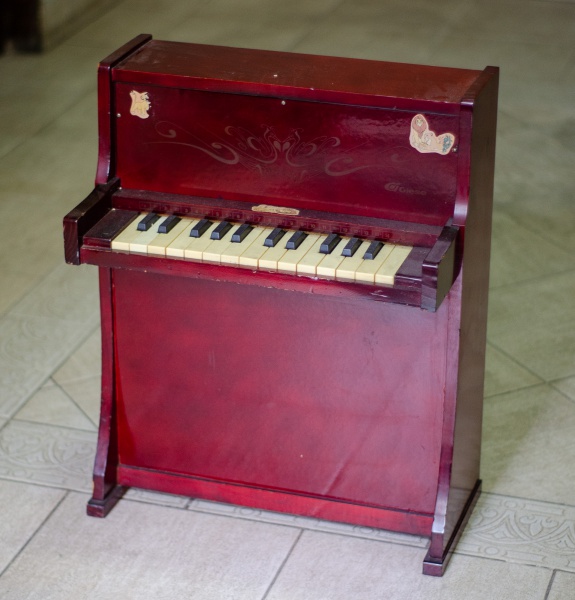 Antigo Piano Infantil Madeira - Império dos Antigos