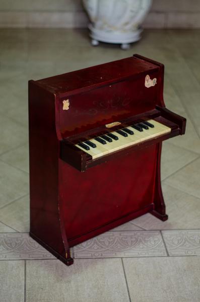 Piano infantil madeira antigo