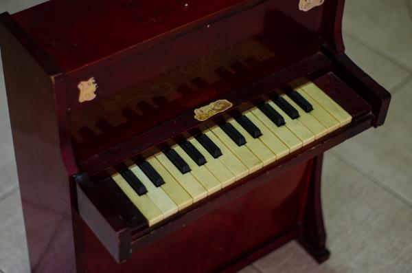 Piano Infantil Madeira Antigo