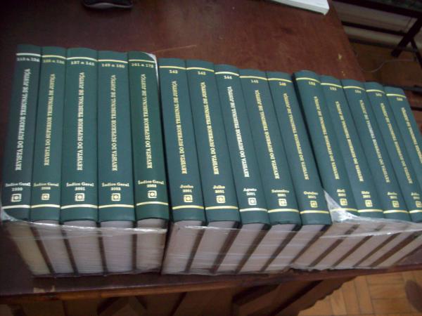 LOTE 15 LIVROS DIREITO LEX CAPA DURA VERMELHOS ÓTIMO ES