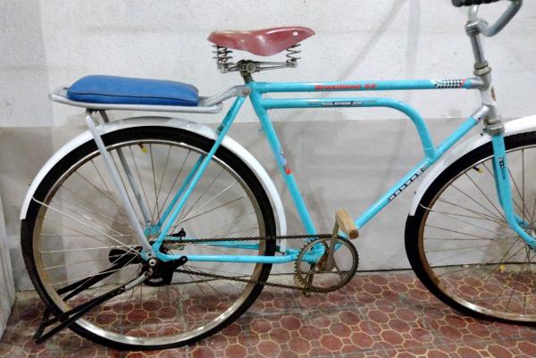 Antiga bicicleta, Monark Brasiliana, marcas do