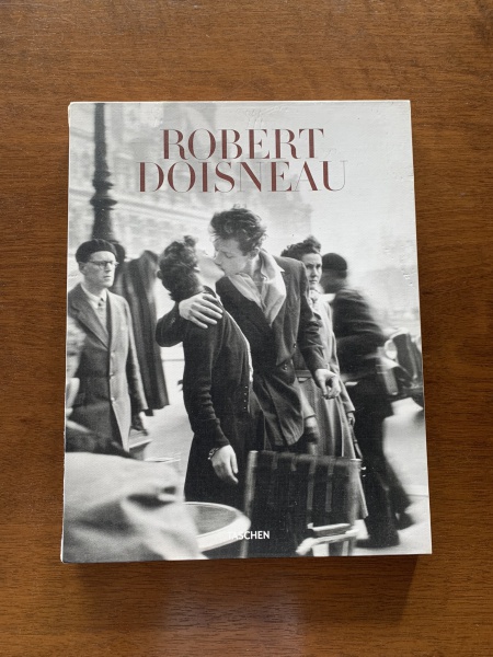ROBERT DOISNEAU - CAIXA VAZIA (SEM FOTOS). 27CM x 35CM, EM BOM ESTADO