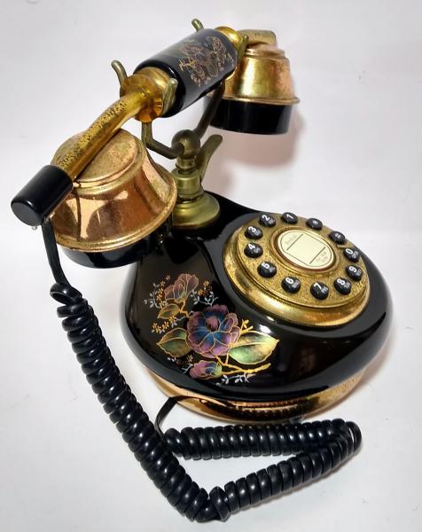 Antigo e lindo telefone de porcelana, metal e baquelite, com linda pintura  de