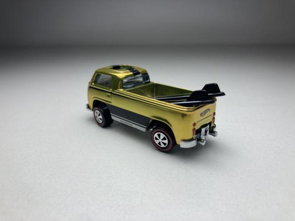 VW Kombi Beach Bomb Amarelo Redline Hot Wheels na escal