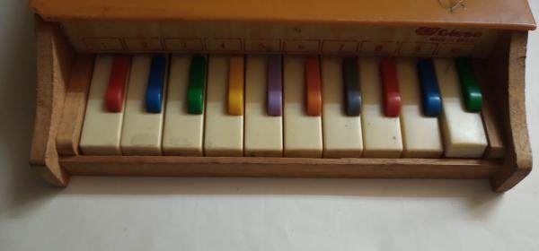 Teclado Piano antigo Hering, infantil, bom estado, Não