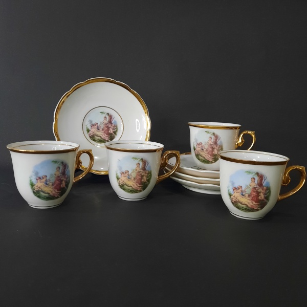 PORCELANA REAL. Elegante jogo de chá/café em porcelana