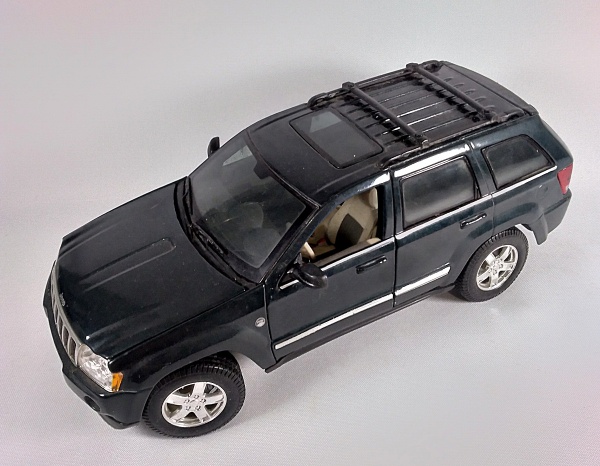 2005 JEEP GRAND CHEROKEE - Magnífica miniatura MAISTO n