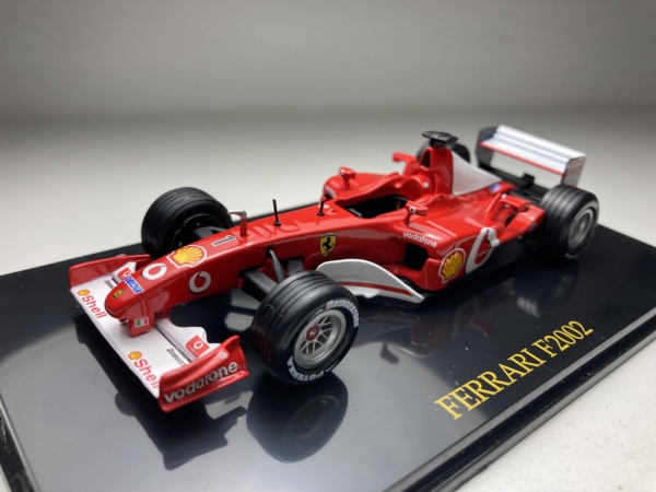 Ferrari F2002 Formula 1 Escala 1/43 miniatura em metal