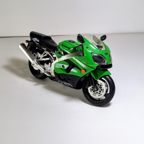 New Ray - Kawasaki Ninja ZX9R - Escala 1/12 - Miniatura