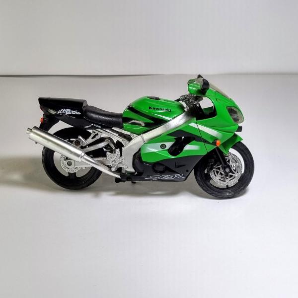 ダイヤのA New Ray - Kawasaki Ninja ZX9R - Escala 1/12 - Miniatura