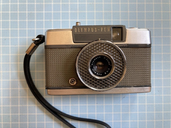 【完動品】OLYMPUS PEN EE-2 D.Zuiko 28mm F3.5 OLYMPUS PEN EE-2 / D.Ziiko 28mm F3.5 整備済 ネガフィルム付