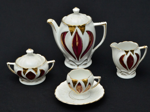 Belíssimo e antigo jogo de chá em porcelana alemã na co