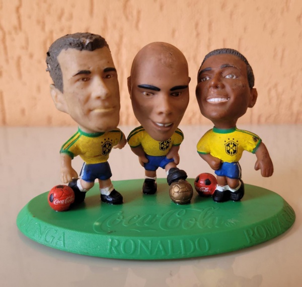 Minicraques da seleção são vendidos no Brasil