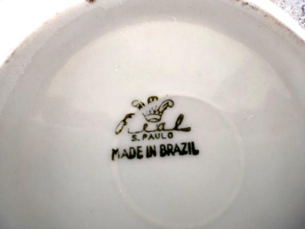 Jogo de chá com bolo completo para 8 pessoas em porcelana Real. Composto de  8