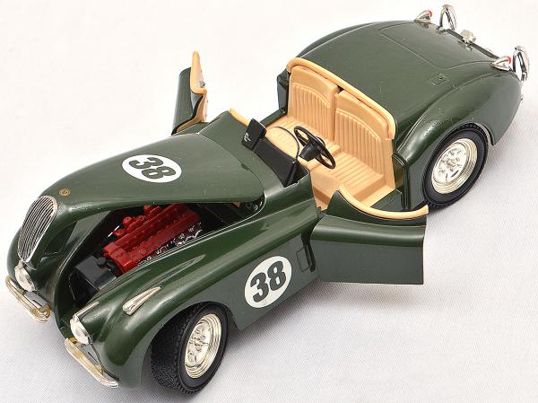 BRINQUEDO: carro de coleção da marca ERTL, modelo Jagua