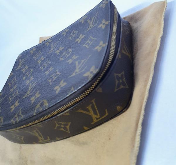 LOUIS VUITTON - Charmoso e lindo porta joias executada