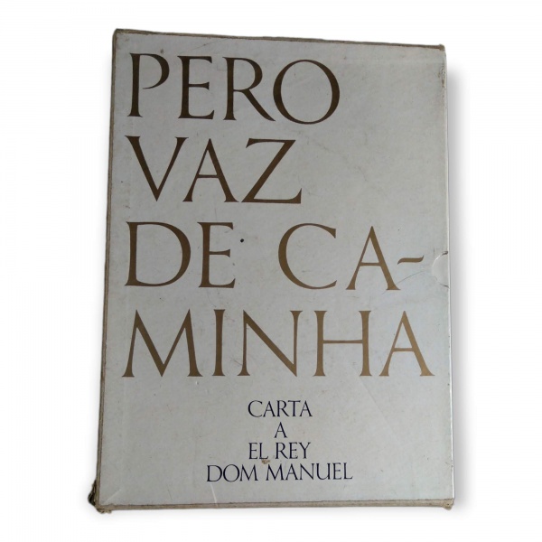 CARYBÉ, Hector. PERO VAZ DE CAMINHA: Carta a El Rey Dom Manuel. Rio de Janeiro: Sabiá, 1968. RICAMENTE ILUSTRADA COM DESENHOS EM P&B DE CARYBÉ, ILUSTRANDO A CARTA DE CAMINHA. Bom estado de conservação; brochura original com estojo. 94 pp. Tamanho: 30 x 22 cm. — CARYBÉ