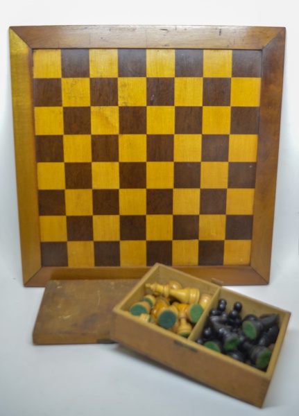 Caixa Tabuleiro de Xadrez de Madeiras Nobres - Wooden Chessboard