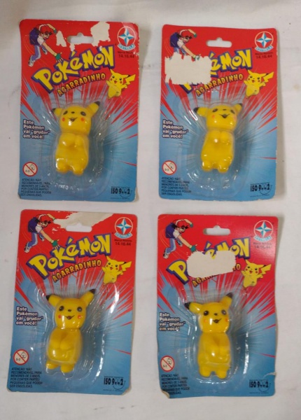 POKEMON PIKACHU AGARRADINHO EM VINIL, BRINQUEDO LACRADO