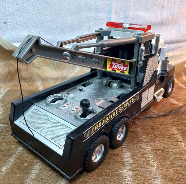 TONKA ROADSIDE SERVICE-HASBRO, a pilhas, funcionando parcialmente
