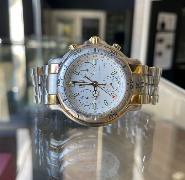 TAG HEUER Famoso rel gio de pulso modelo 6000 em a o e ouro 18K