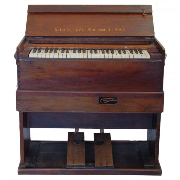 Órgão de fole Estey Organ Co. Brattleboro. Dt. USA. 81