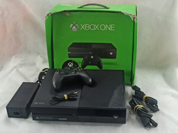 Vendo Xbox 360 Bloqueado com tudo original Vem com 2 controles originais +  1 cabo Acompanha