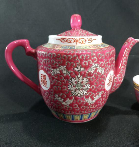 Antigo conjunto para chá em porcelana oriental policrom