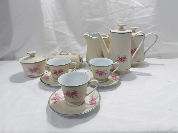 Conjunto de xícaras e bule de porcelana para chá ou café 13 peças