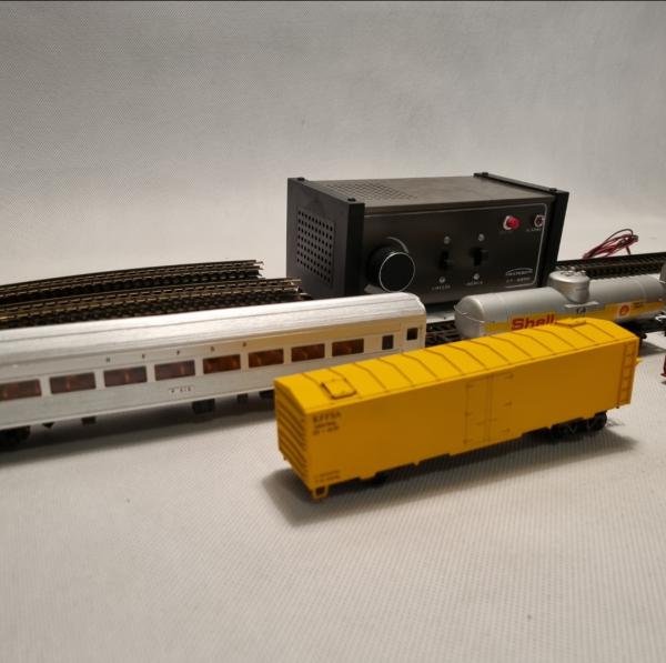 LIONEL TRAINS. Lote com três vagões de trens de brinque