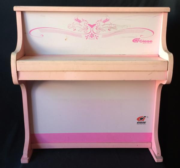 Piano infantil de madeira 