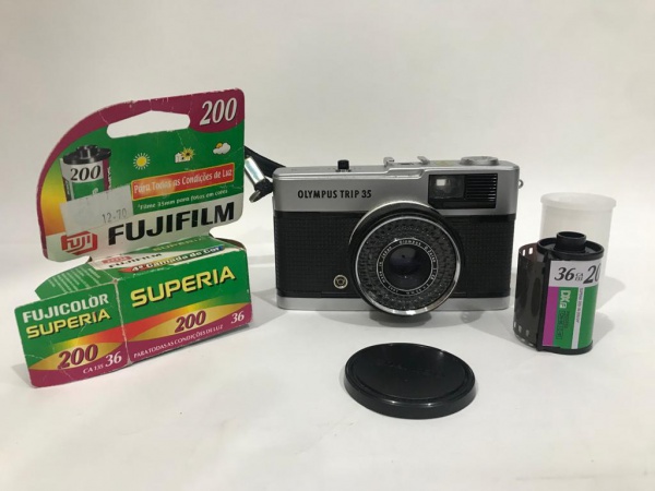 Máquina fotográfica Olympus trip 35 sem testes